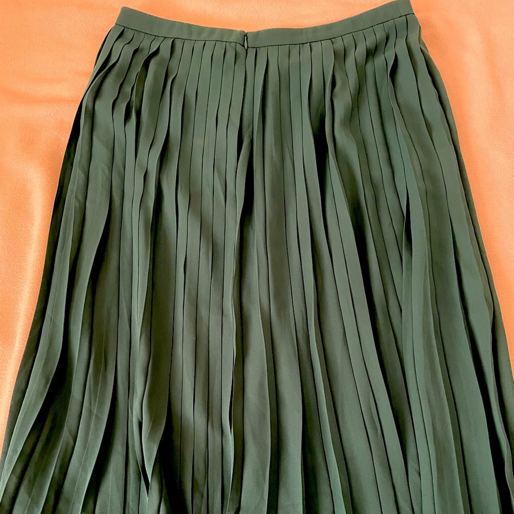J Crew Forest Green midi skirt. Perfect for holiday parties!